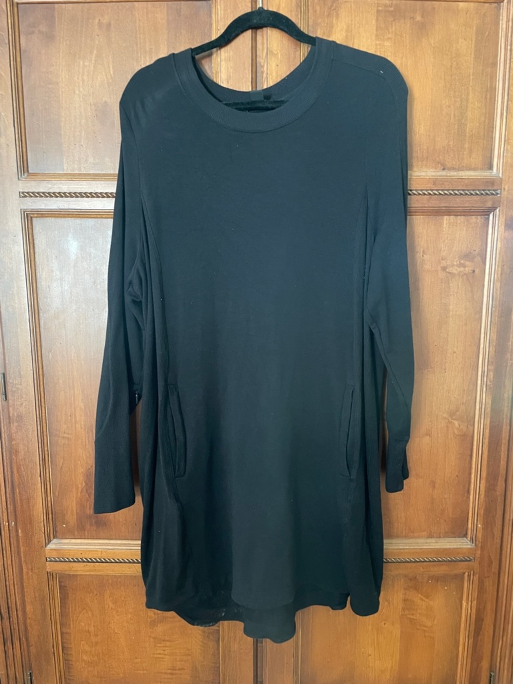 Athleta Black Long-Sleeve Tunic with Side Pockets, XL